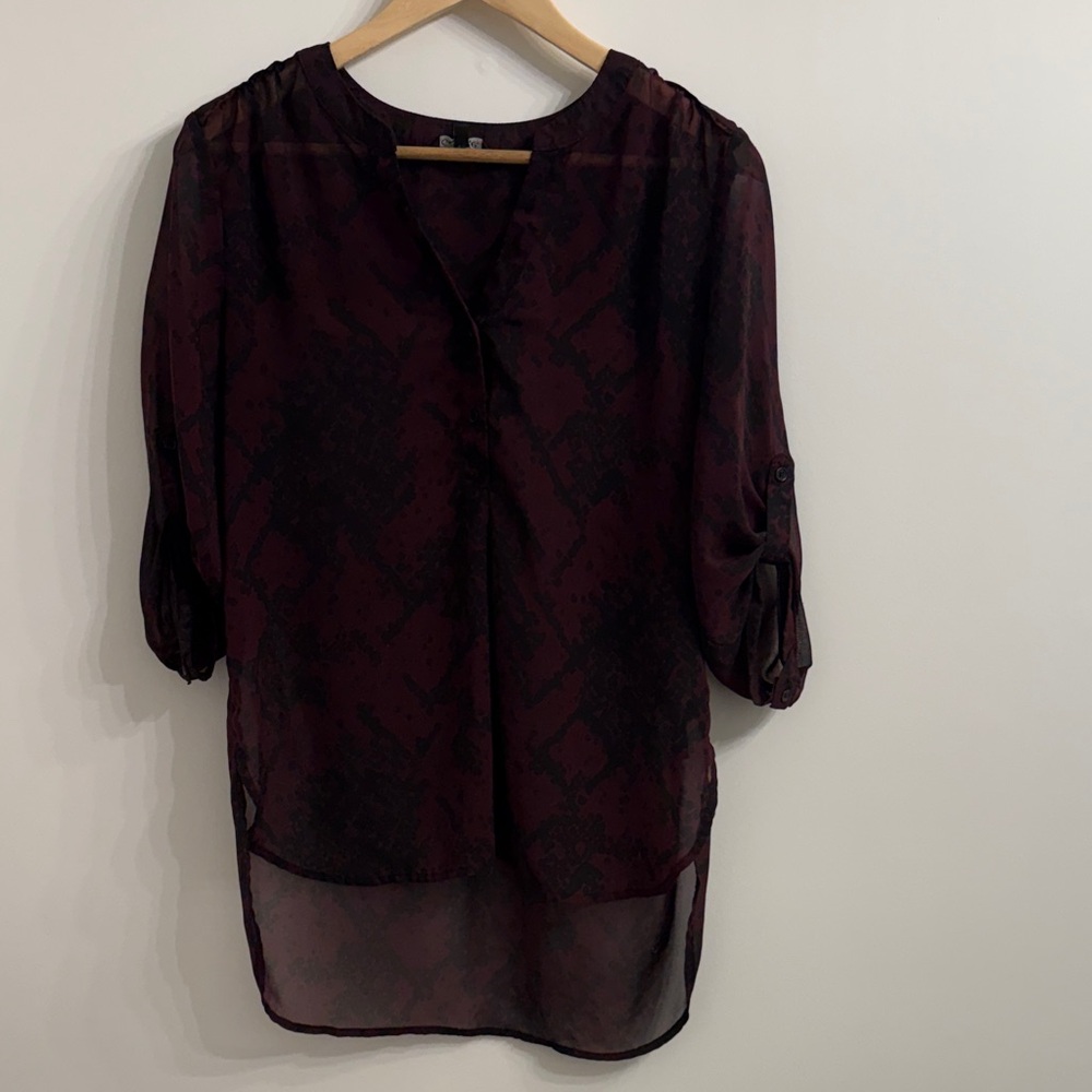 ⭐️GUC snake print blouse